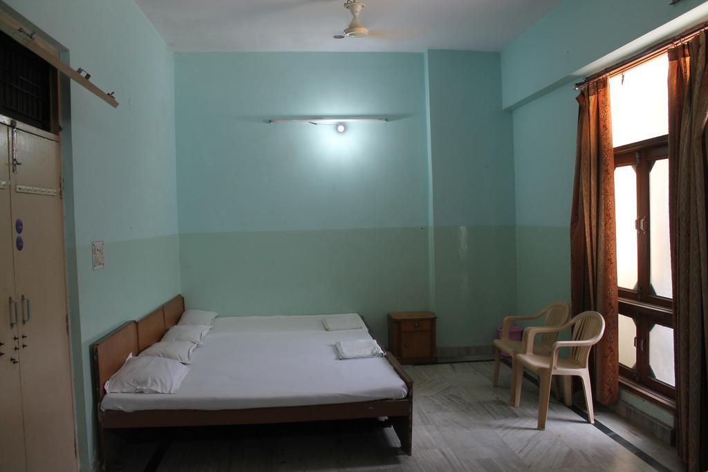Krishnam Guest House Mathura Esterno foto